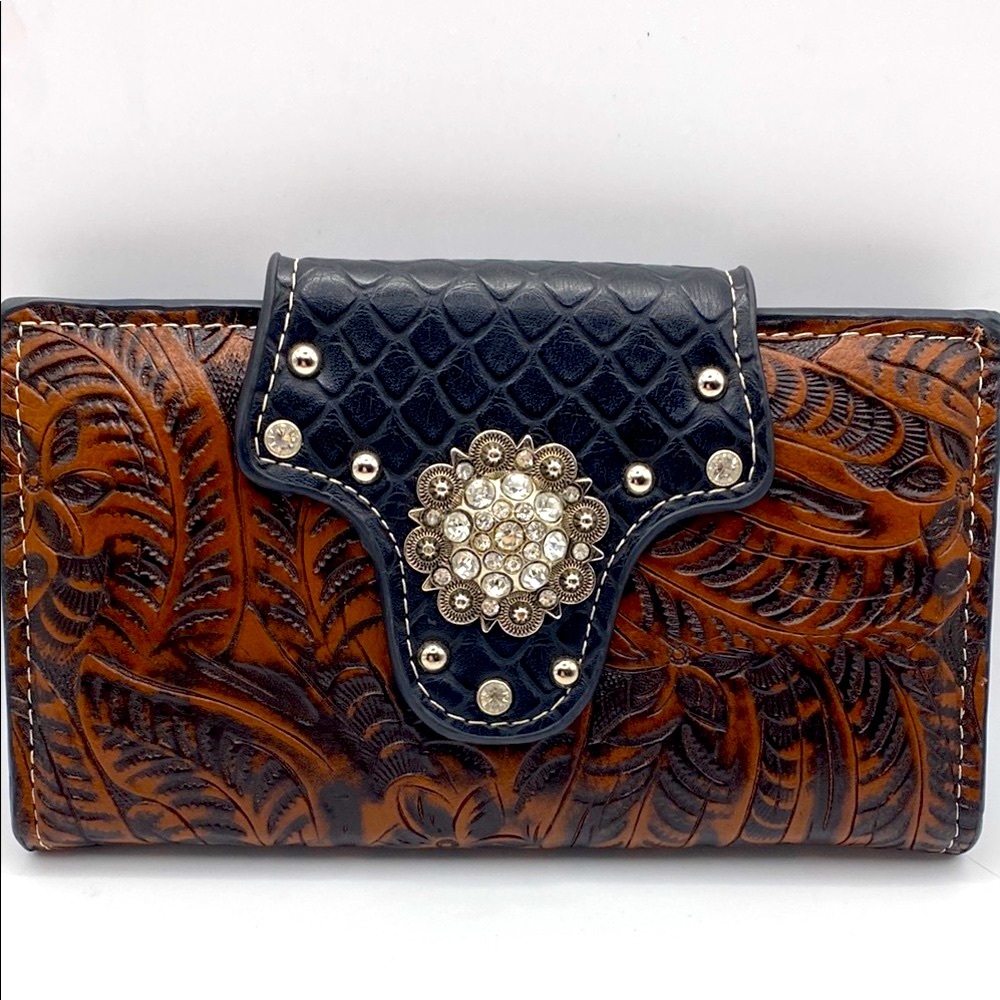 P & G Collection Elegant Western Style Tool Leathered Rhinestone Wallet